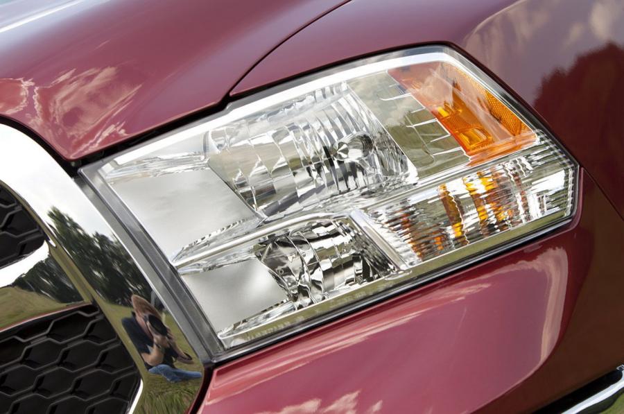  Dodge Ram 1500 Crew Cab SLT 4x4 2013 года  (фото 4 из 29)